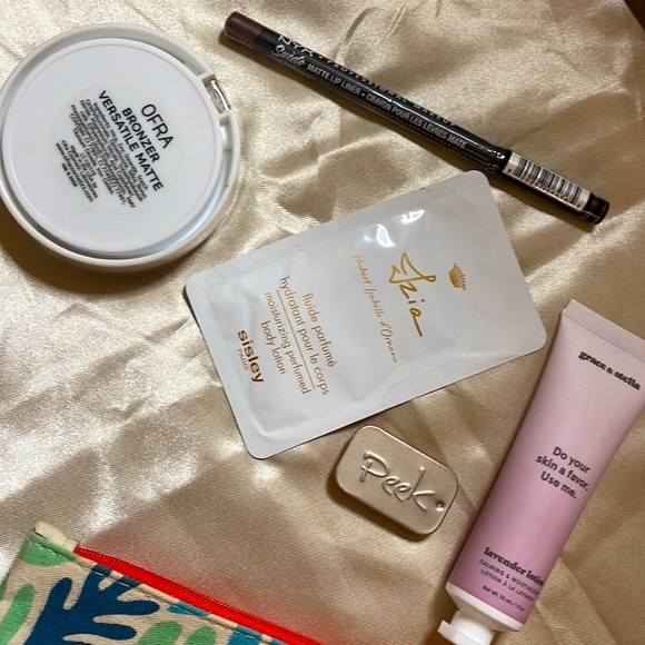 Force of Nature IPSY Makeup Pouch Christmas Set - Picture 3 of 3